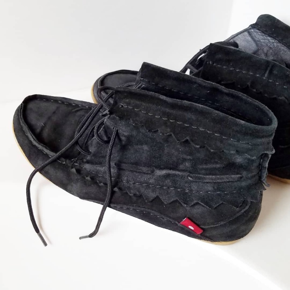 Oliberte Hirai Boot
Black Suede Size 8.5